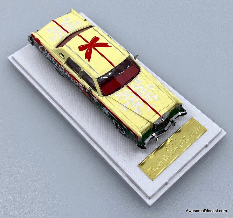 1979 Lincoln Continental Town Car, Christmas Livery 1:64 Diecast Model Car by Sun Star