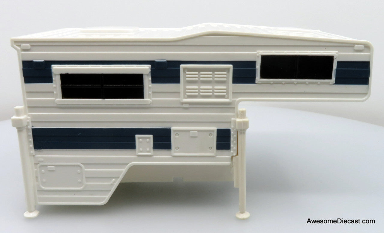 1966 Chevrolet C-10 Fleetside Pick-Up w/ Camper Trailer, 1:24 Diecast Model Vehicle by Motor Max