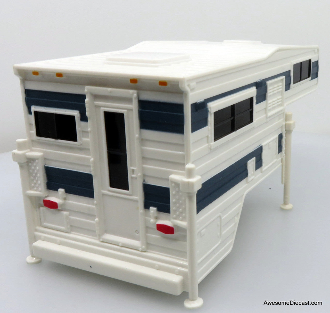 1966 Chevrolet C-10 Fleetside Pick-Up w/ Camper Trailer, 1:24 Diecast Model Vehicle by Motor Max