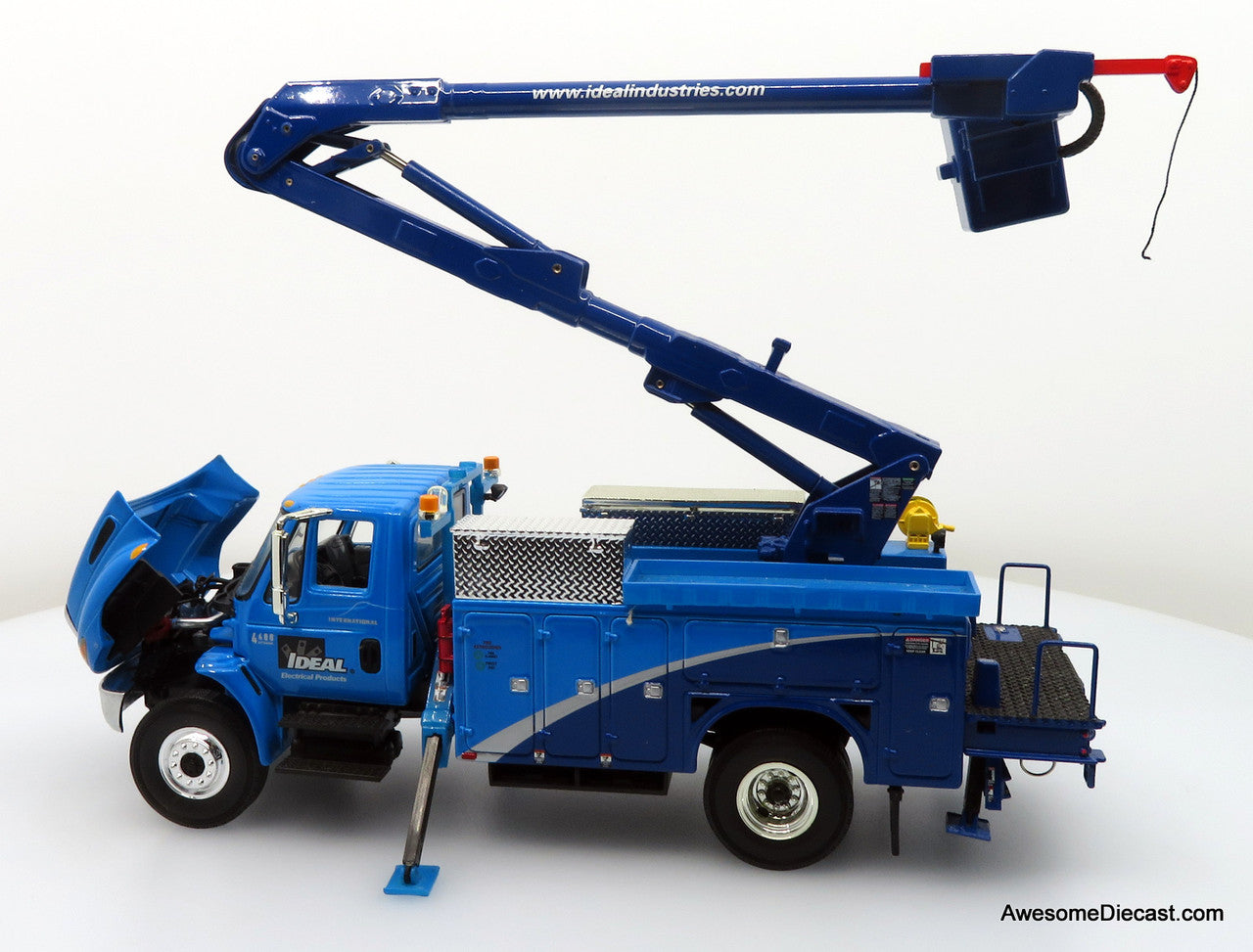 International 4400 Utility Truck Ideal, Blue 1:24 Diecast Model Truck by First Gear