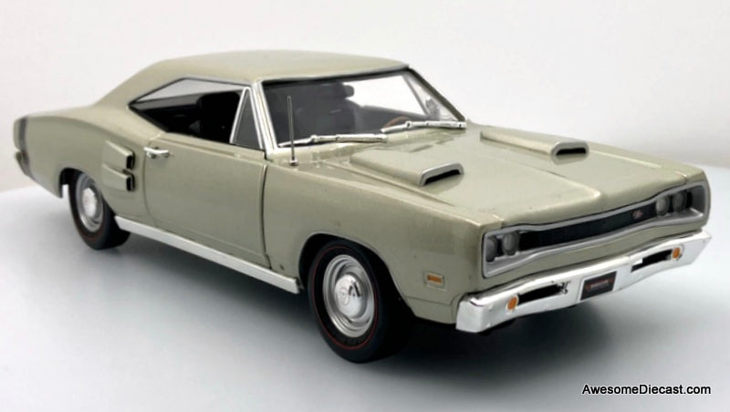 1969 Dodge Coronet R/T, Metallic Green 1:18 Diecast Model Car by Auto World