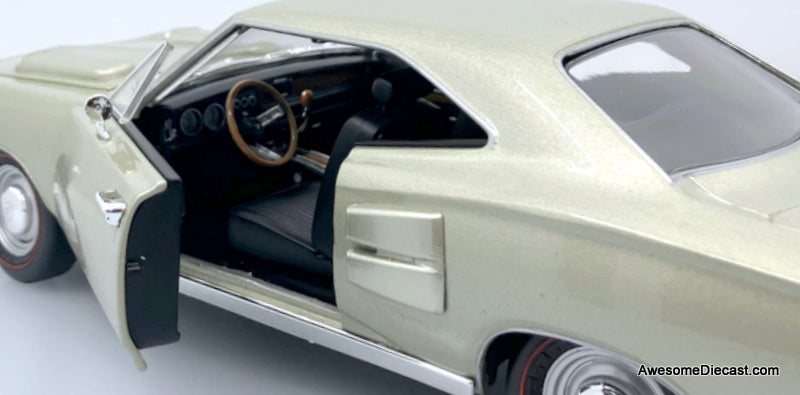 1969 Dodge Coronet R/T, Metallic Green 1:18 Diecast Model Car by Auto World