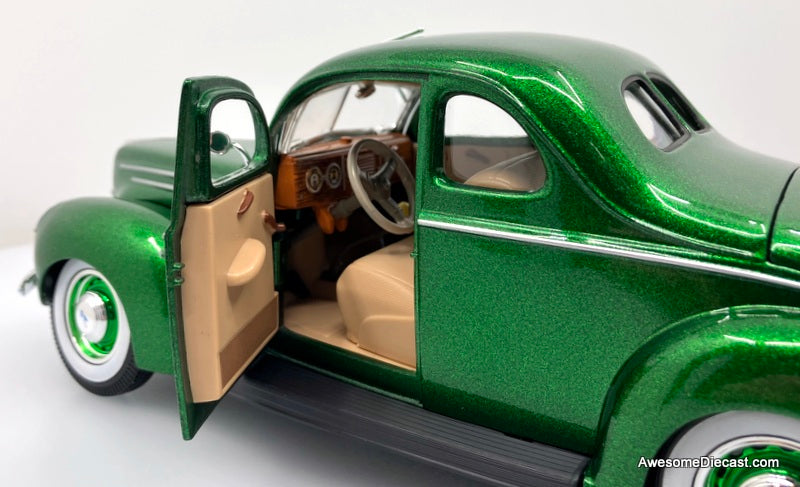 1939 Ford Deluxe Coupe, Metallic Green 1:18 Diecast Model Car by Maisto