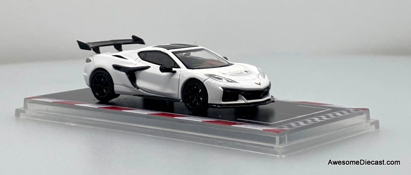 Chevrolet Corvette C8 ZR1, White 1:64 Diecast Model Car by Fine Works64