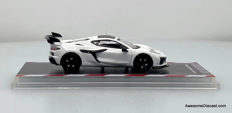 Chevrolet Corvette C8 ZR1, White 1:64 Diecast Model Car by Fine Works64