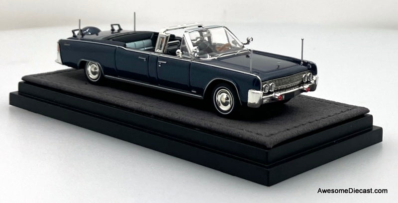 1961 Lincoln Continental X100 Stretch Convertible, Metallic Blue 1:64 Diecast Model Car by GOC