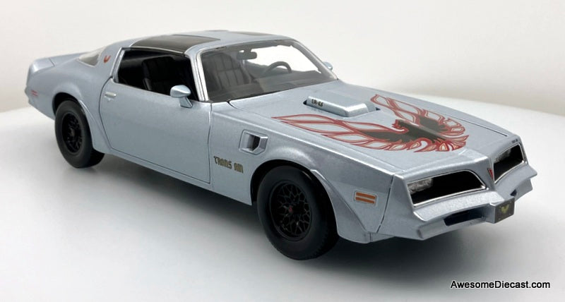 Pontiac Firebird Trans Am, Silver 1:18 Diecast Model Car by Maisto