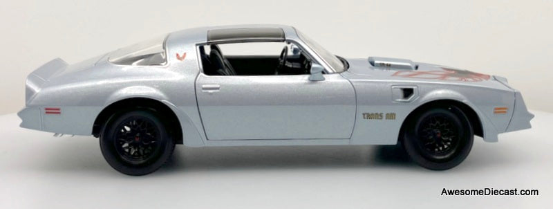 Pontiac Firebird Trans Am, Silver 1:18 Diecast Model Car by Maisto