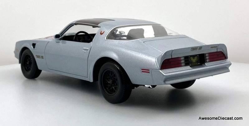 Pontiac Firebird Trans Am, Silver 1:18 Diecast Model Car by Maisto
