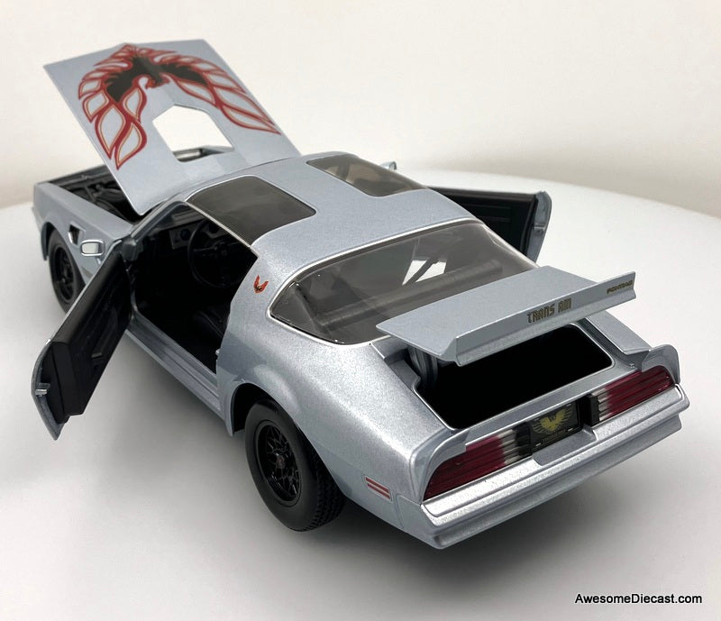 Pontiac Firebird Trans Am, Silver 1:18 Diecast Model Car by Maisto