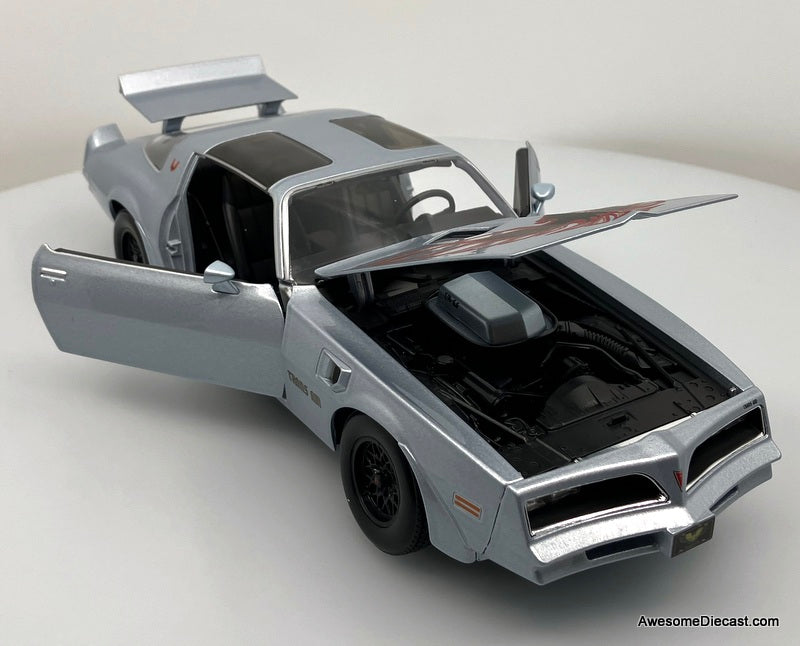 Pontiac Firebird Trans Am, Silver 1:18 Diecast Model Car by Maisto