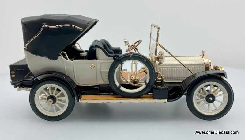 1912 Packard Victoria Model 1-48 - Black/Cream 1:24 Diecast Model by Franklin Mint