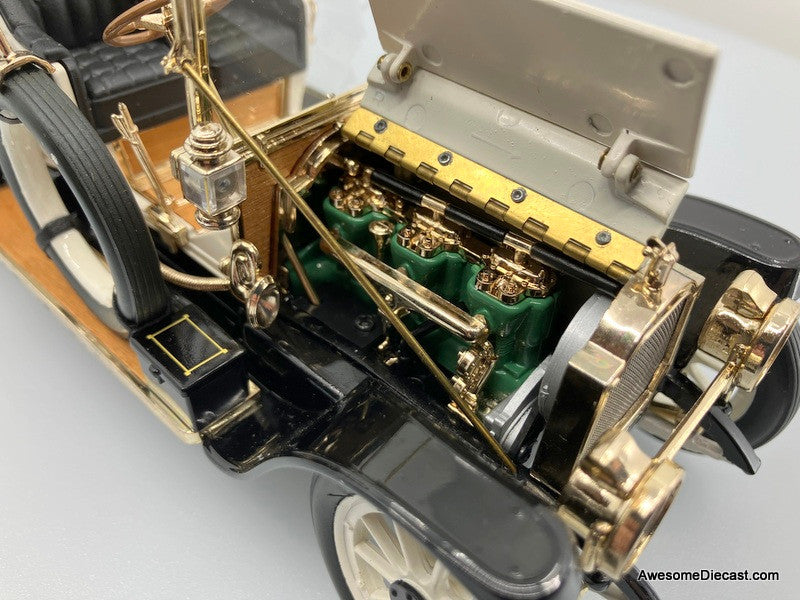 1912 Packard Victoria Model 1-48 - Black/Cream 1:24 Diecast Model by Franklin Mint