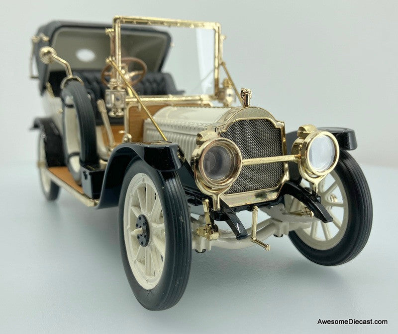 1912 Packard Victoria Model 1-48 - Black/Cream 1:24 Diecast Model by Franklin Mint