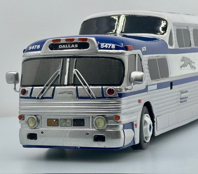 GM PD-4501 SceniCruiser Greyhound Hand-Built Scale Replica 1:32 Scale
