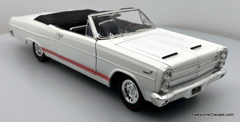 1966 Mercury Cyclone GT Convertible, White 1:18 Diecast Model Car by Road Signature