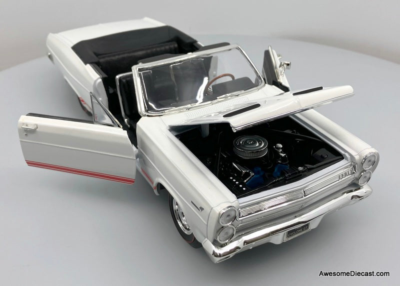 1966 Mercury Cyclone GT Convertible, White 1:18 Diecast Model Car by Road Signature