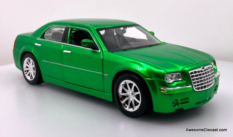 2005 Chrysler 300C HEMI, Metallic Green 1:18 Diecast Model Car by Maisto