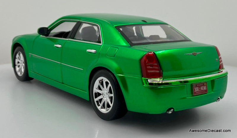 2005 Chrysler 300C HEMI, Metallic Green 1:18 Diecast Model Car by Maisto