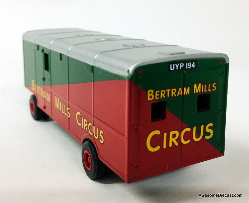Oxford 1:76 Bedford QLD Truck w/ Trailer: Bertram Mills Circus