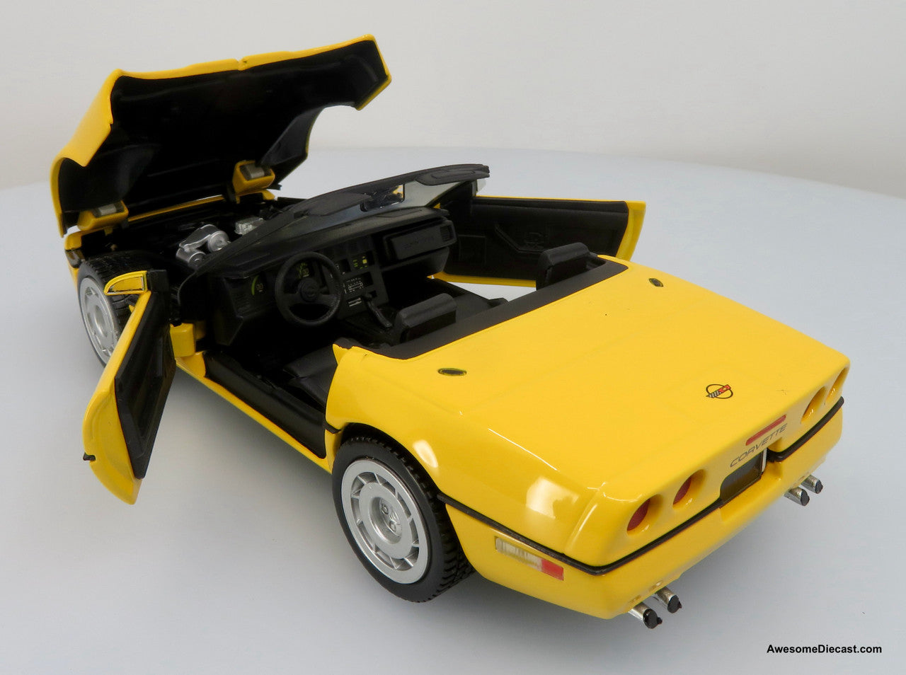 1986 Chevrolet Corvette - Yellow Convertible 1:24 Diecast Replica by Franklin Mint