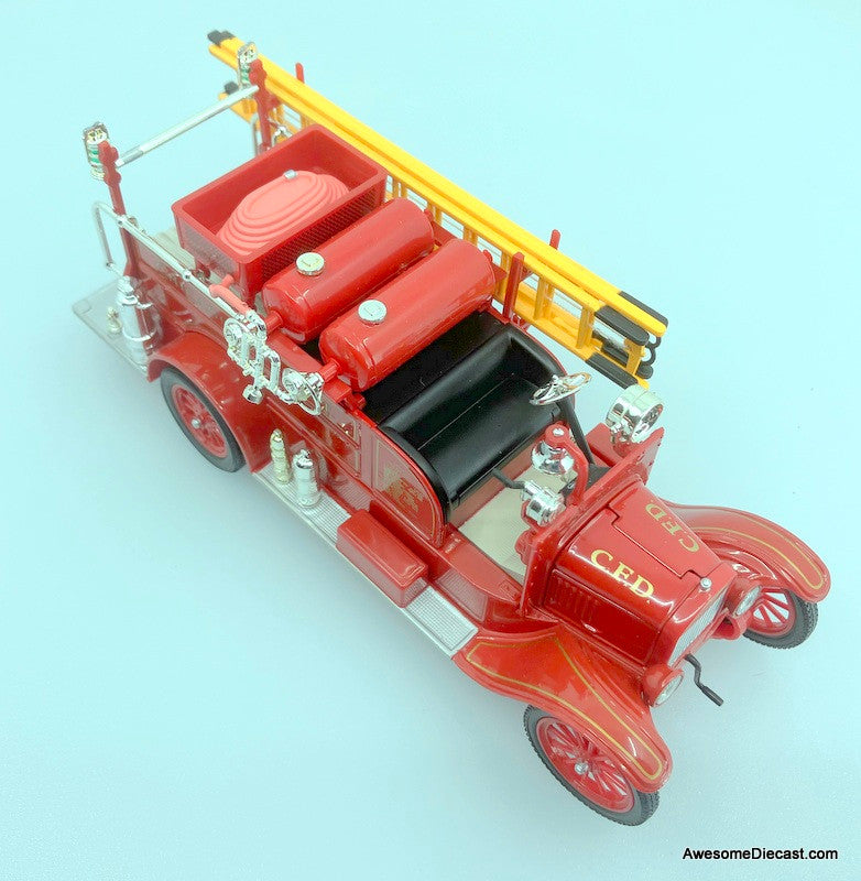 Signature Models 1:32 1926 Ford Model T Fire Truck: Chicago Fire Department