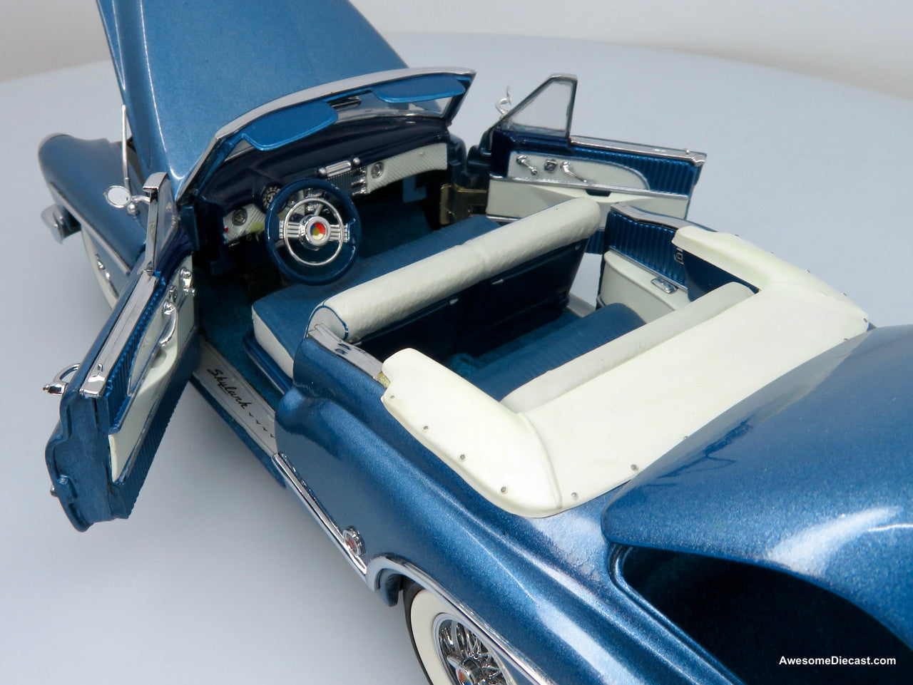 Danbury Mint 1:24 1953 Buick Skylark Convertible, Light Blue