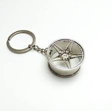 Wheel Rim Keychain – Automotive Key Ring Accessory for Car Lovers